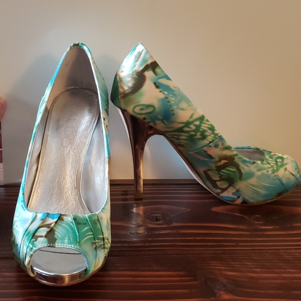 Heels - Picture 2 of 5